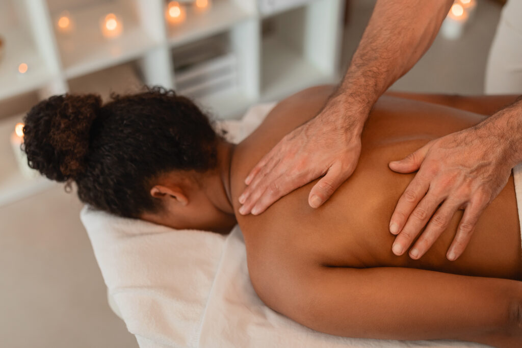 Kvinde får massage